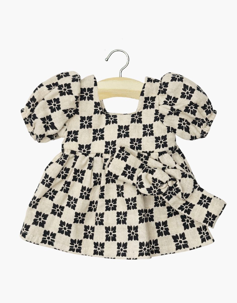 Minikane ♥️ Rylee+Cru | Robe Fiona et son headband à noeud rond en crêpe graphique à damier noir / blanc