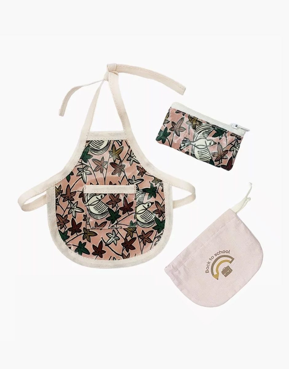 Tablier et trousse pour poupée en coton enduit Colomba avec pochon pétale