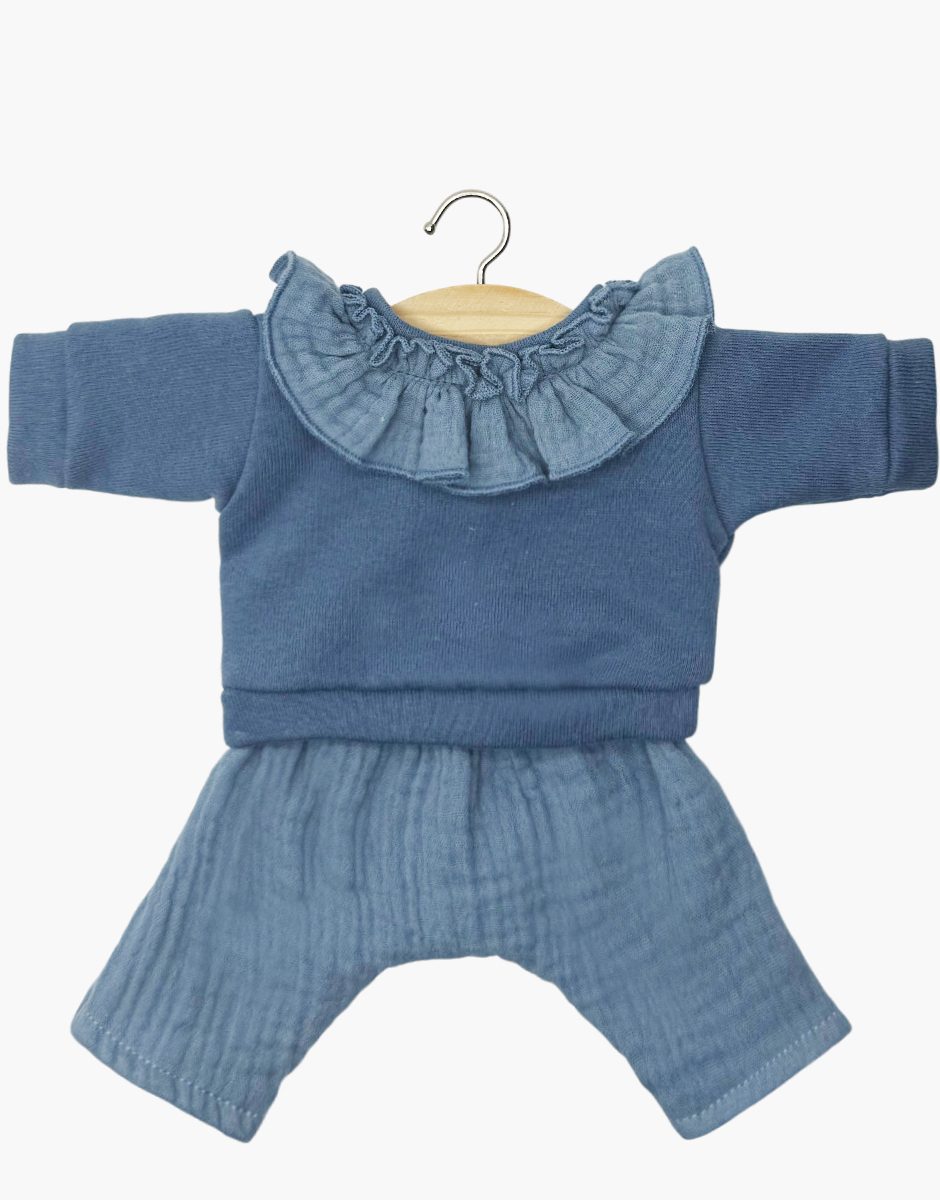 Ensemble Marion avec top en molleton à collerette et pantalon bleu jean