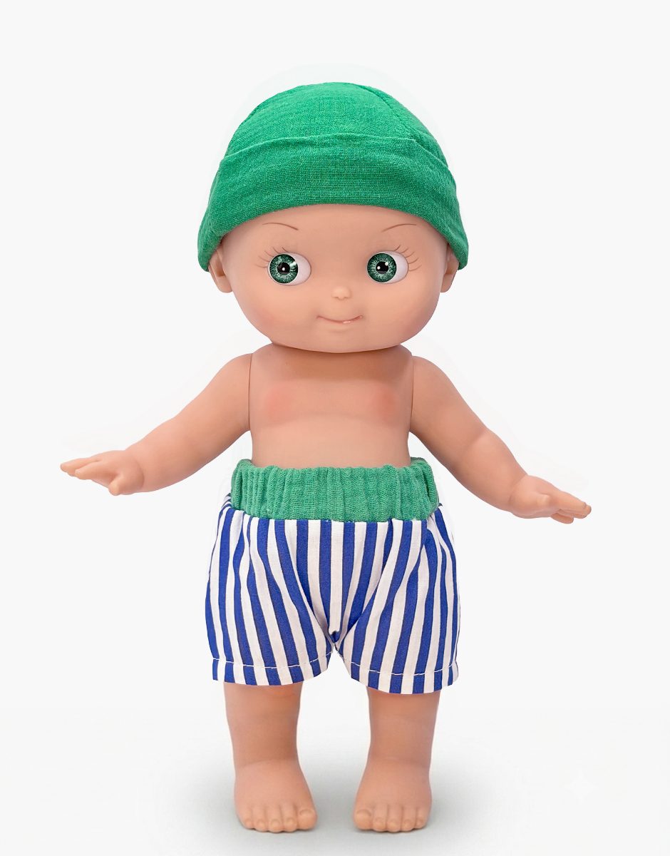 Zébulon à la plage et sa tenue rayée bleu