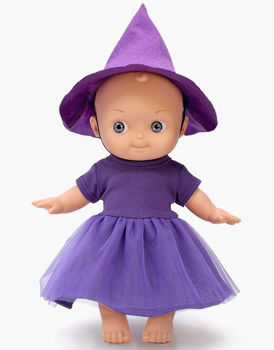 Alice en fête et sa tenue de sorcière