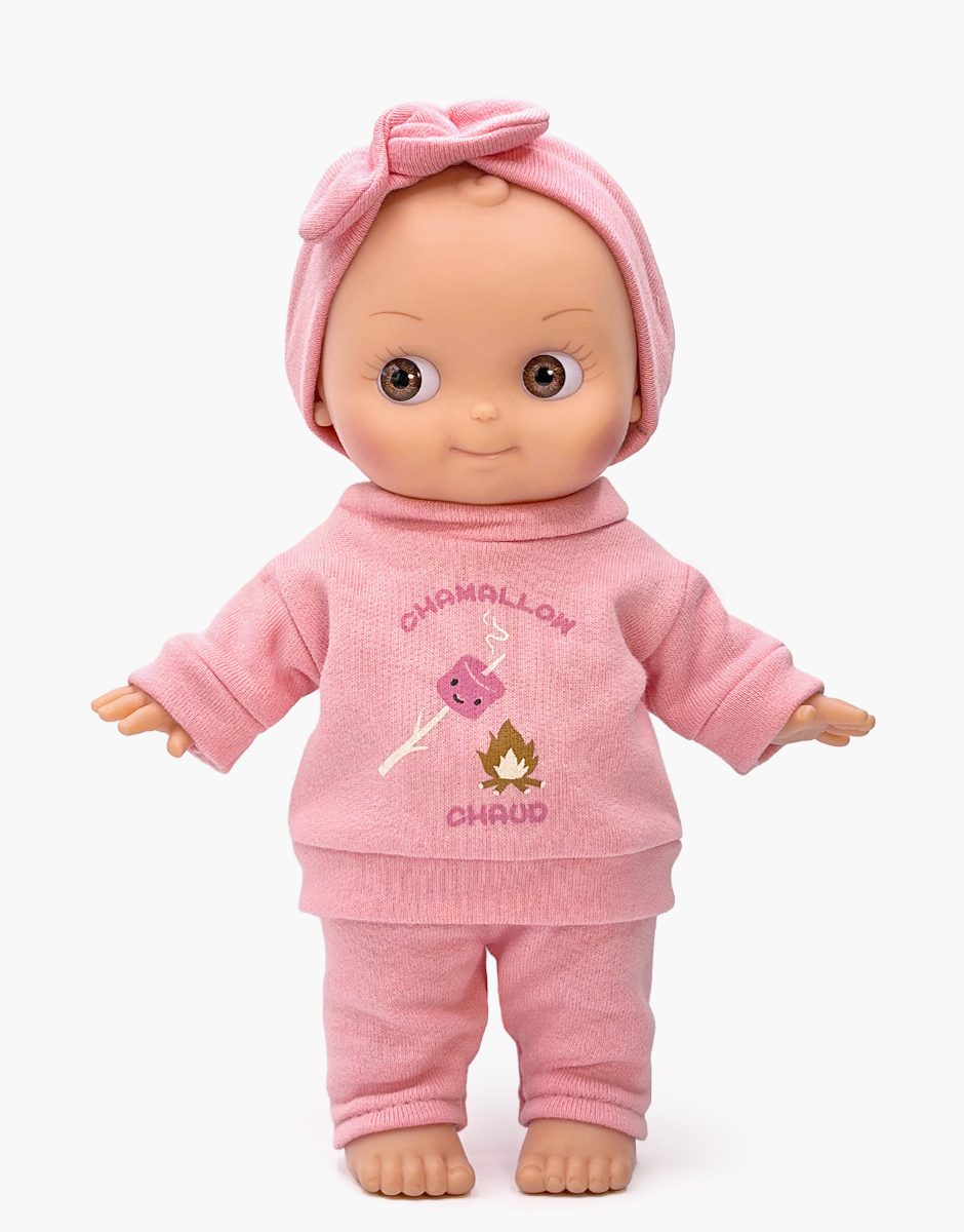 Ninon au ski et sa tenue "Chamallow" rose fraise